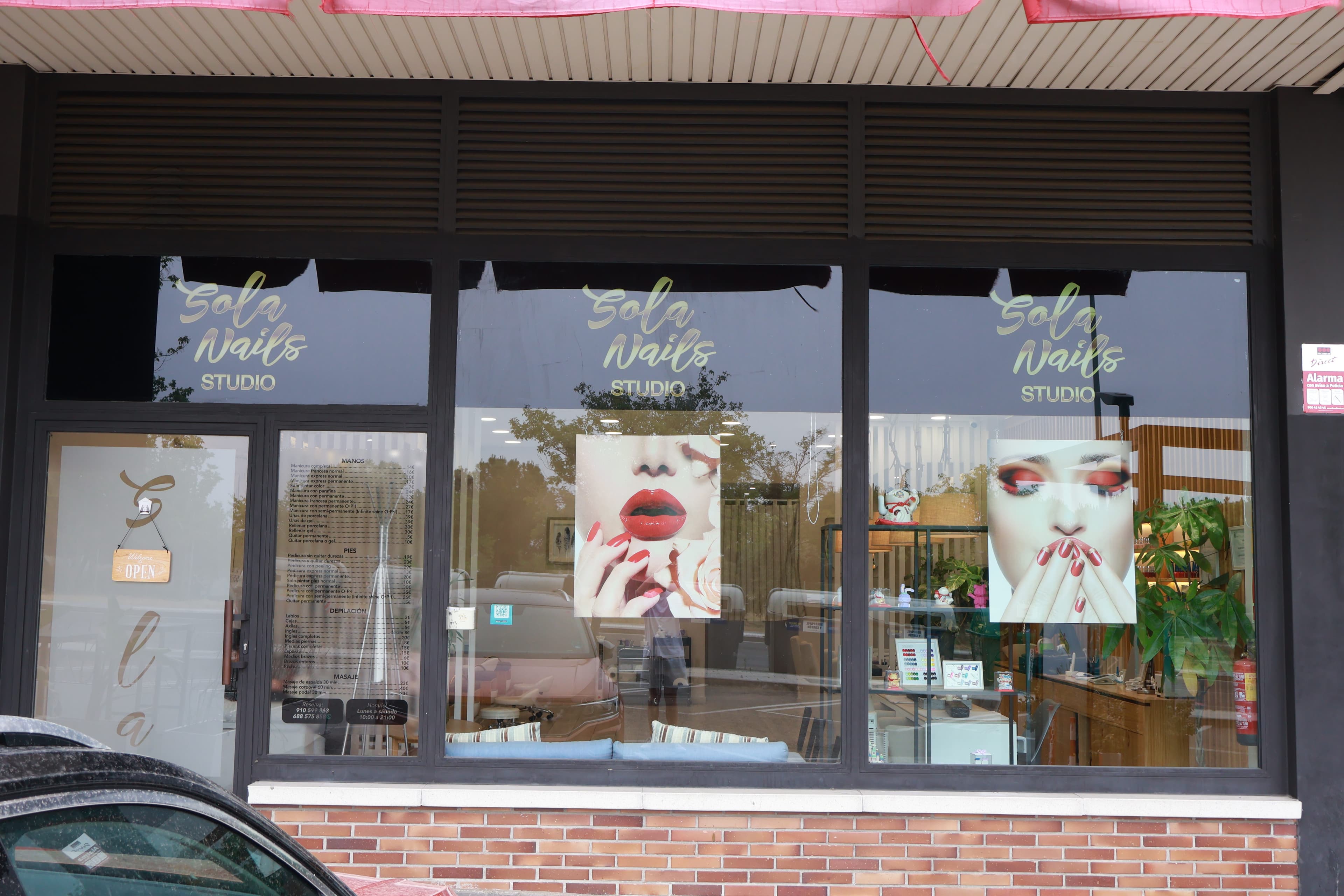 Escaparate Sola Nails Studio